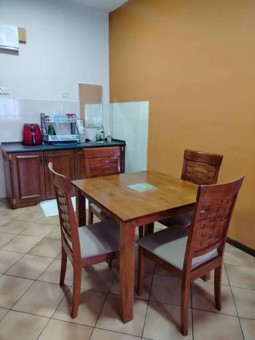 Homestay Elina - Cheap And Cosy Port Dickson Eksteriør billede