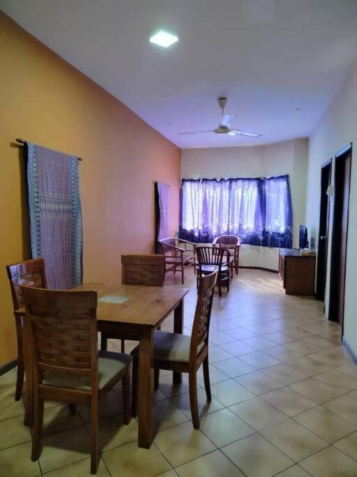 Homestay Elina - Cheap And Cosy Port Dickson Eksteriør billede